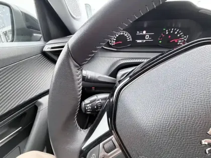 Photo 35 Peugeot 2008  PureTech 130 S&S BVM6