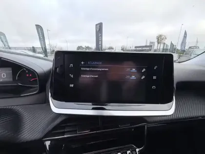 Photo 27 Peugeot 2008  PureTech 130 S&S BVM6