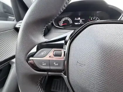 Photo 32 Peugeot 2008  PureTech 130 S&S BVM6