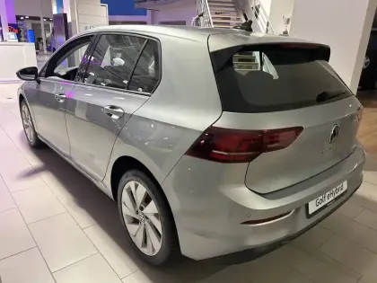 Photo 23 Volkswagen Golf  1.5 eHybrid 204 DSG6