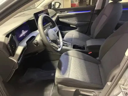 Photo 27 Volkswagen Golf  1.5 eHybrid 204 DSG6