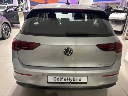 Photo 22 Volkswagen Golf  1.5 eHybrid 204 DSG6