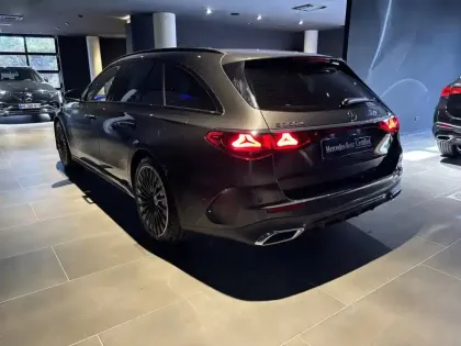 Photo 23 Mercedes Classe E  Break 300 e Hybrid EQ 9G-Tronic