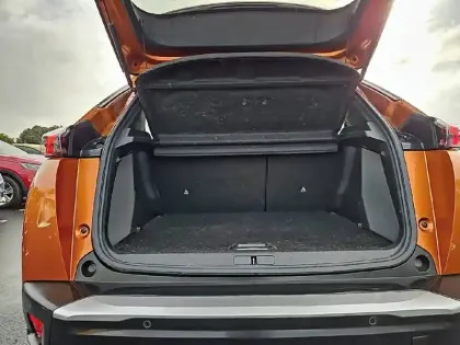 Photo 5 Peugeot 2008  PureTech 130 S&S EAT8