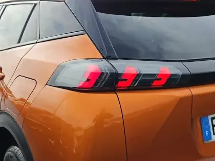 Photo 37 Peugeot 2008  PureTech 130 S&S EAT8