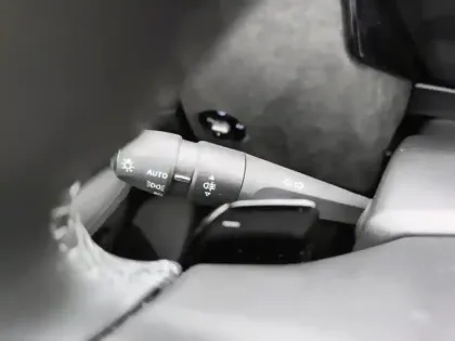 Photo 17 DS DS 4  Hybride Rechargeable 225 EAT8 Etoile - Alcantara