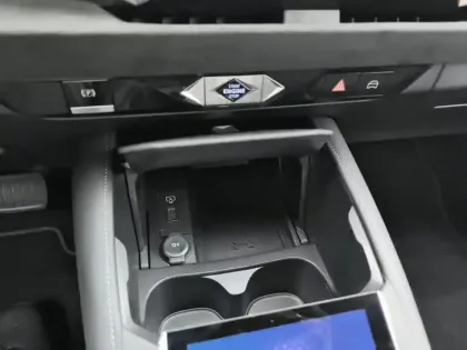 Photo 12 DS DS 4  Hybride Rechargeable 225 EAT8 Etoile - Alcantara