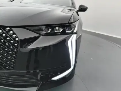 Photo 13 DS DS 4  Hybride Rechargeable 225 EAT8 Etoile - Alcantara