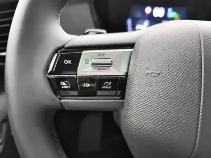 Photo 18 DS DS 4  Hybride Rechargeable 225 EAT8 Etoile - Alcantara