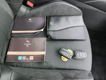 Photo 15 DS DS 4  Hybride Rechargeable 225 EAT8 Etoile - Alcantara