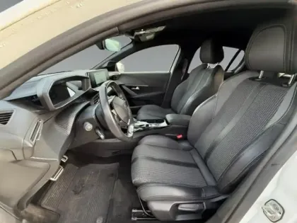 Photo 8 Peugeot 208  e- 136ch GT