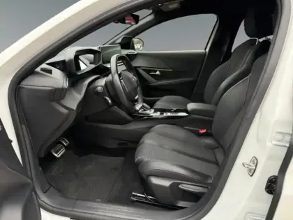 Photo 53 Peugeot 208  e- 136ch GT