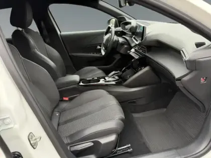 Photo 44 Peugeot 208  e- 136ch GT