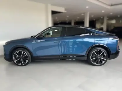 Photo 7 DS DS 8 N°8 Electrique 350ch Long Range Etoile AWD