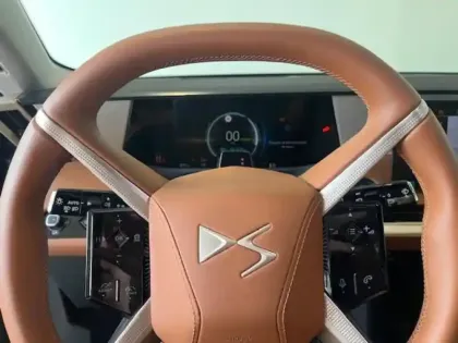 Photo 11 DS DS 8 N°8 Electrique 350ch Long Range Etoile AWD