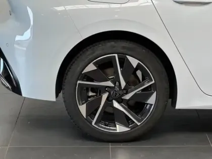 Photo 7 Peugeot 308  PHEV 180ch Allure e-EAT8