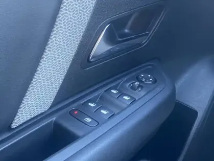 Photo 7 Citroën C4 III BlueHDi 130 S&amp;S EAT8 Shine