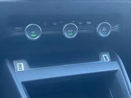 Photo 8 Citroën C4 III BlueHDi 130 S&amp;S EAT8 Shine