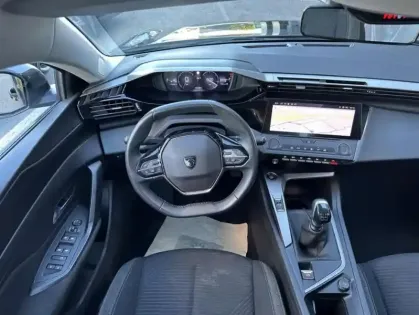 Photo 18 Peugeot 308 III BlueHDI 130 ACTIVE PACK