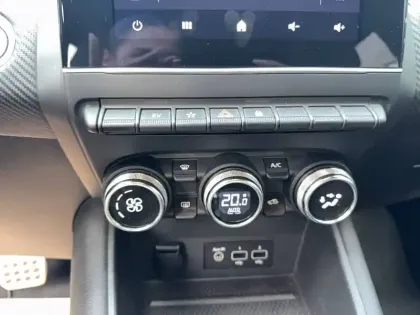 Photo 28 Renault Captur  E-Tech 145 - 21B