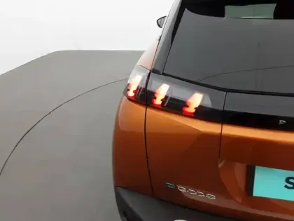 Photo 16 Peugeot 2008  Electrique 136 ch