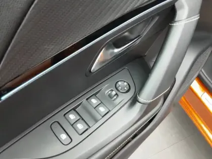 Photo 17 Peugeot 2008  Electrique 136 ch