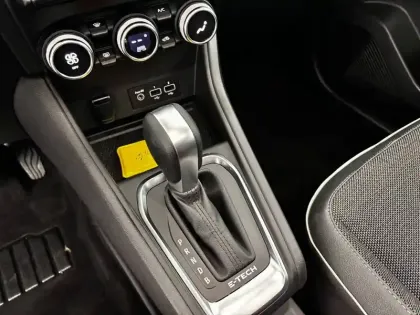 Photo 12 Renault Captur  E-Tech full hybrid 145