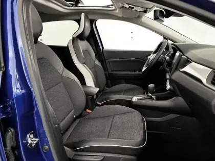 Photo 13 Renault Captur  E-Tech full hybrid 145