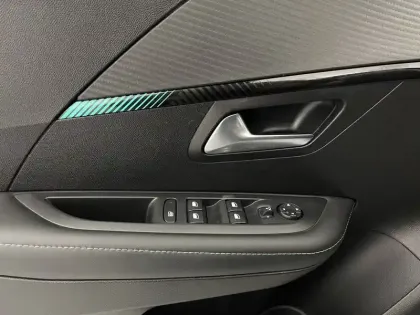 Photo 28 Peugeot 208  PureTech 100 S&S BVM6