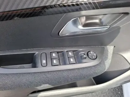 Photo 49 Peugeot 208  100 S&S BVM6