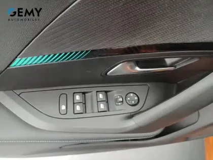 Photo 12 Peugeot 2008  PureTech 130 S&S EAT8