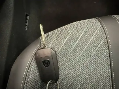 Photo 21 Peugeot 208  Hybrid 110 e-DCS6