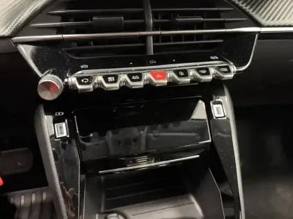 Photo 16 Peugeot 208  Hybrid 110 e-DCS6