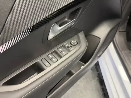 Photo 13 Peugeot 208  Hybrid 110 e-DCS6