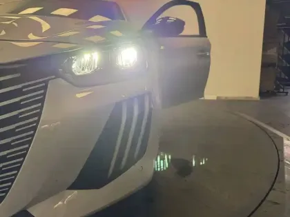 Photo 23 Peugeot 208  Hybrid 110 e-DCS6