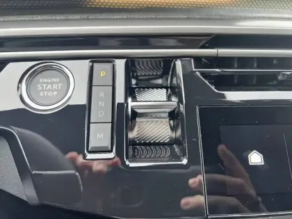 Photo 52 Peugeot 5008  Hybrid 145 e-DCS6