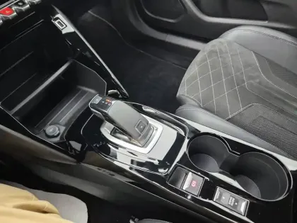 Photo 12 Peugeot 2008  PureTech 155 S&S EAT8