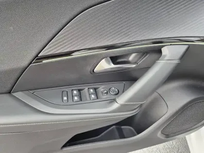 Photo 21 Peugeot 2008  PureTech 155 S&S EAT8