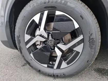 Photo 12 Peugeot 2008  Hybrid 145 e-DCS6