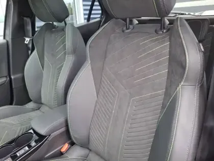 Photo 21 Peugeot 2008  Hybrid 145 e-DCS6