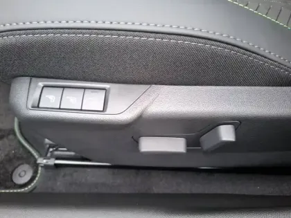 Photo 30 Peugeot 2008  Hybrid 145 e-DCS6