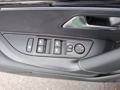 Photo 14 Peugeot 2008  Hybrid 145 e-DCS6