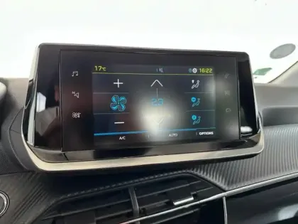 Photo 12 Peugeot 208  e- 136ch Style