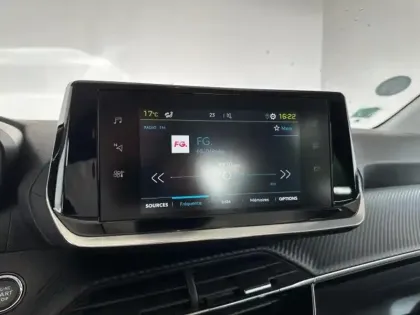 Photo 11 Peugeot 208  e- 136ch Style