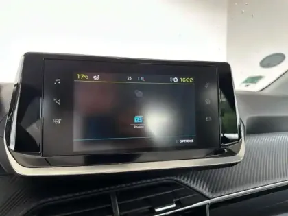 Photo 14 Peugeot 208  e- 136ch Style