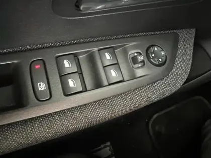 Photo 7 Peugeot 208  e- 136ch Style