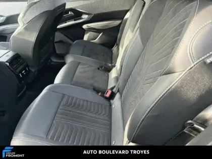 Photo 11 Peugeot 5008  Hybrid 136ch GT e-DCS6