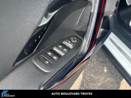 Photo 13 Peugeot 2008 Gén. I Ph2 GT Line 5