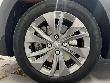 Photo 4 Peugeot 208  e- 136ch Allure