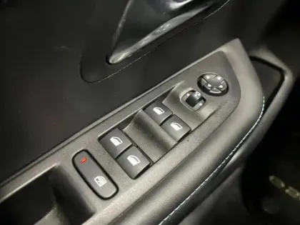 Photo 10 Peugeot 208  e- 136ch Allure